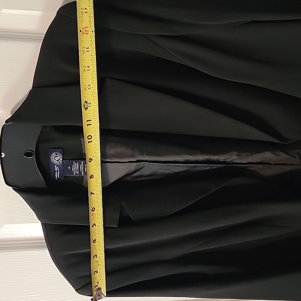 Classic Black Women's Blazer - Picture 8 of 9
